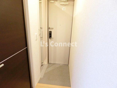 【玄関】 | Ｄ－ｒｏｏｍ八乙女Ｂ | シューズクローゼット付きで靴もすっきり収納できます。
