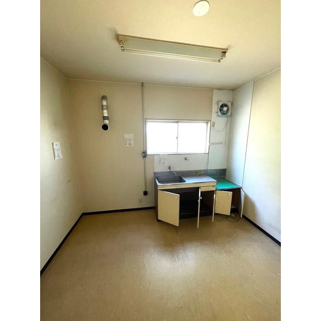 大垣市福田町の事務所のキッチン