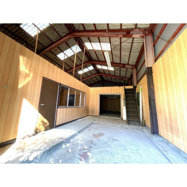 近島２丁目倉庫の居間・リビング