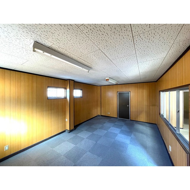 近島２丁目倉庫の内装