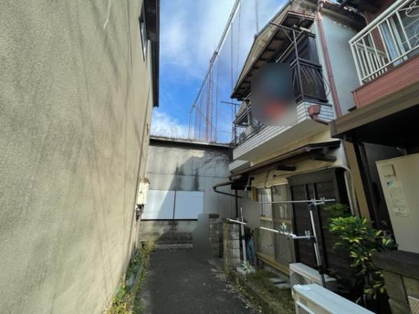 【前面道路含む現地写真】