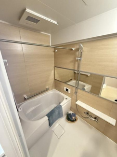 【浴室】 | 山科音羽マンションA棟 | 浴室暖房乾燥機付
※展示されている調度品は販売対象外です