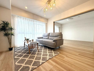 【居間・リビング】 | 山科音羽マンションA棟 | リビングルーム
※展示されている調度品は販売対象外です