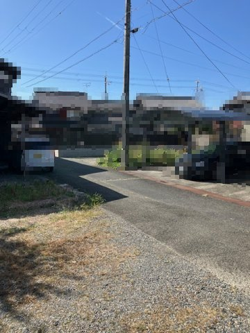 高島市新旭町旭中古戸建の前面道路含む現地写真
