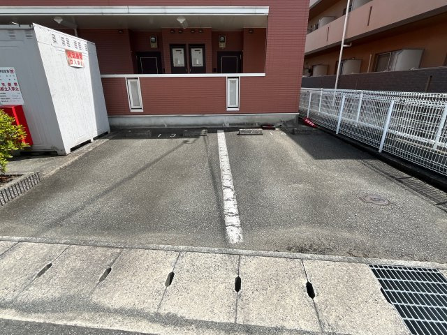 アビタシオン・アミ　Ｂの駐車場