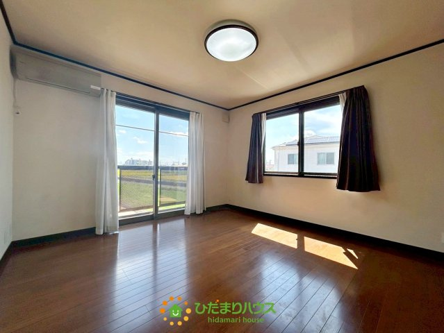 久喜市西大輪　中古一戸建ての寝室