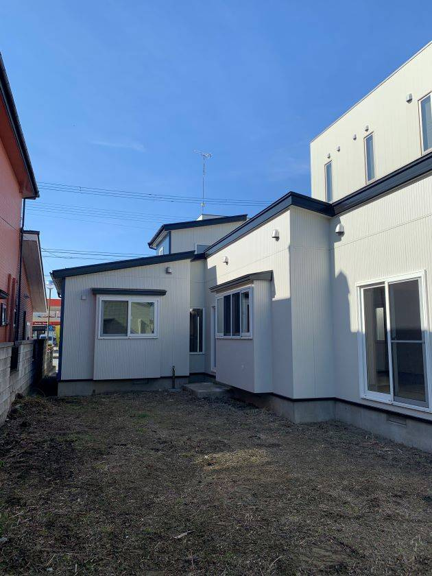 八戸市類家5丁目の庭