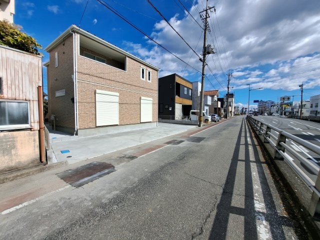 新築　高崎市芝塚町1期　Heartful Town　１号棟の前面道路含む現地写真|南側接道幅員約5.4ｍ