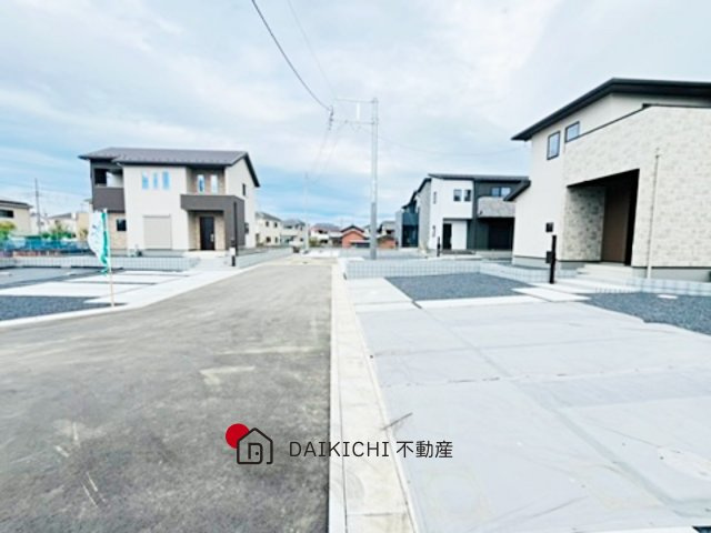 【前面道路含む現地写真】 | 加須市下高柳第13　ワイウッドコート　新築戸建　全7棟　7号棟