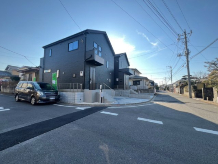 成田市中台９期　２号棟　全２棟の前面道路含む現地写真