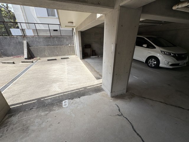 ヴィユー歌敷山の駐車場