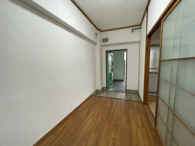 道本グリーンハウスの玄関