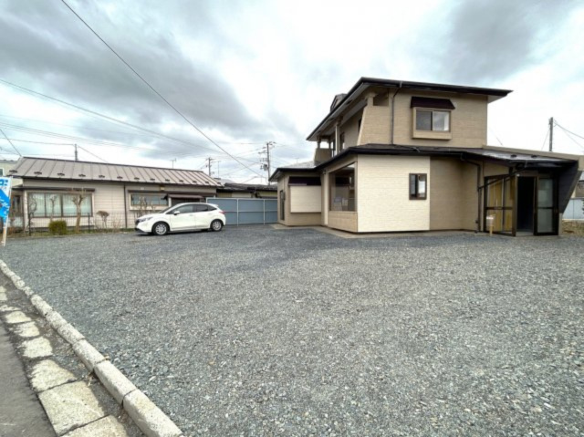 八戸市大字新井田字外久保　戸建ての駐車場
