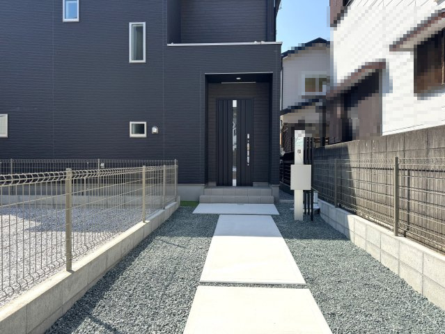 高知市長浜の駐車場|旗竿地ですので、「竿」部分に縦列で4台駐車可能です。