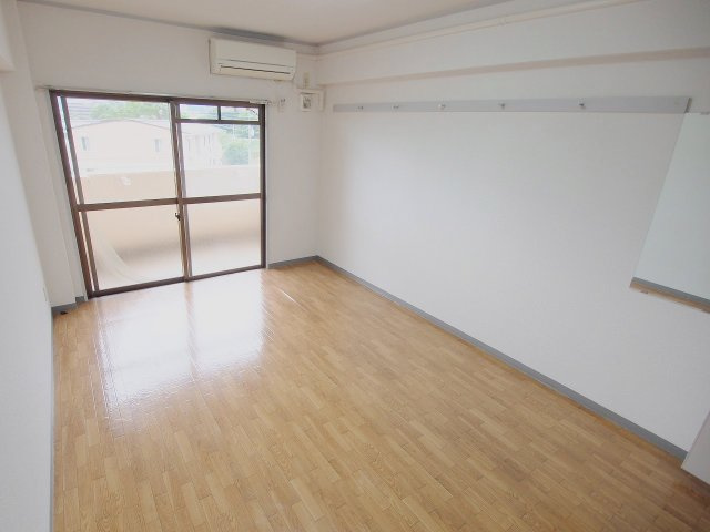 広島市安佐南区中筋１丁目の賃貸マンションの居間・リビング