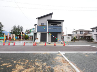 【外観】 | 甲斐市西八幡 新築オール電化住宅 南道路 整形地　車4台可