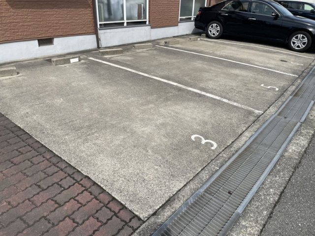 フローラⅠの駐車場