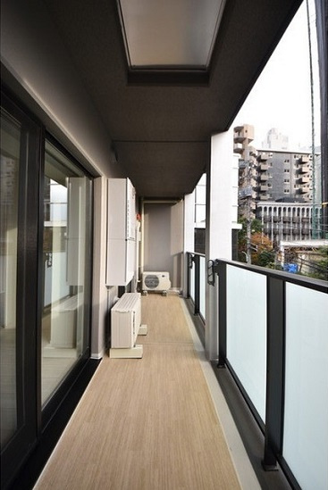 港区西麻布３丁目の賃貸マンションのバルコニー