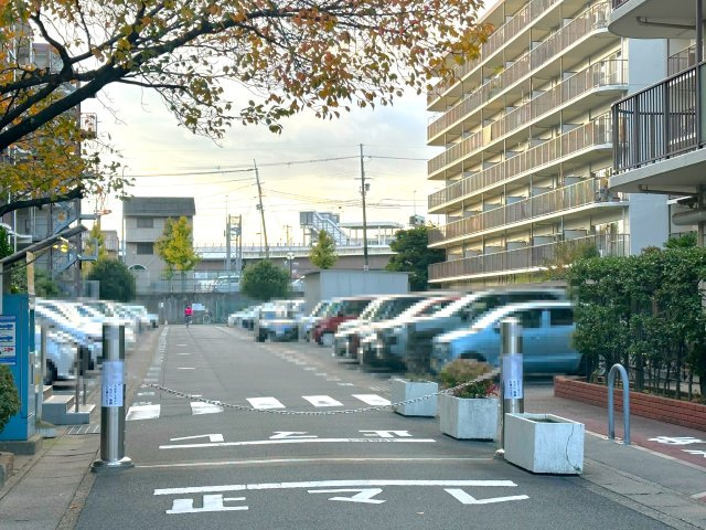 全面改装済み◆駅徒歩７分の駅近マンション◆３階部分南向き２ＬＤＫ◆コトーハイツ伏見稲荷B棟の駐車場|駐車場