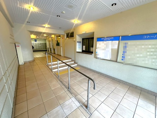 全面改装済み◆駅徒歩７分の駅近マンション◆３階部分南向き２ＬＤＫ◆コトーハイツ伏見稲荷B棟のエントランス|エントランス