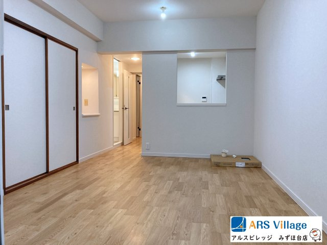 コスモ鶴瀬の居間・リビング|LDK約12.1帖