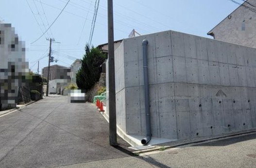 木津山町　売土地の前面道路含む現地写真