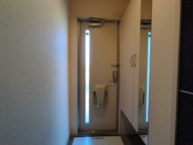 アネシス御立の玄関