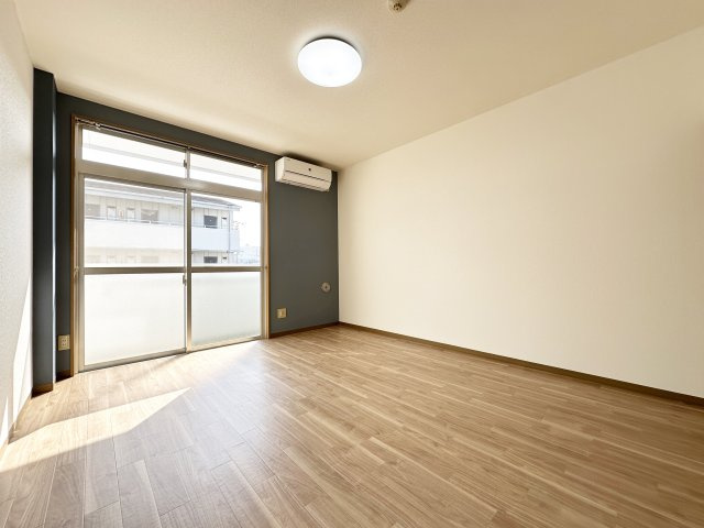 サンシャインタカラ2号棟の居間・リビング
