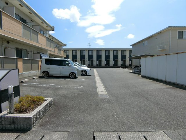 アルマーニ　Ⅱの駐車場