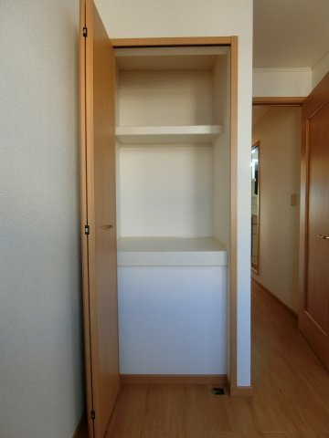 アルマーニ　Ⅱの収納