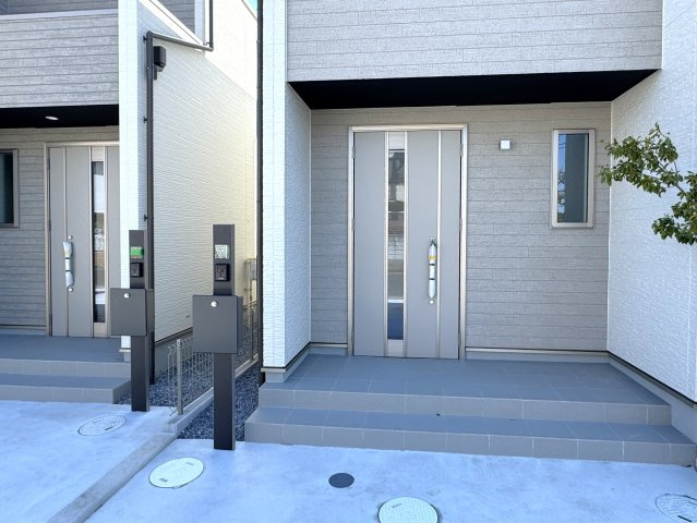 松戸市古ケ崎３丁目新築戸建【古ヶ崎小学校：7分】のエントランス|エントランス・玄関ポーチ
