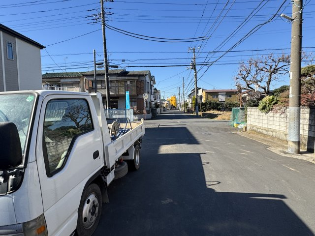 松戸市古ケ崎３丁目新築戸建【古ヶ崎小学校：7分】の前面道路含む現地写真|北側前面道路