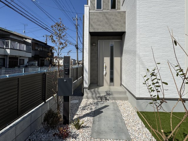 松戸市古ケ崎３丁目新築戸建【古ヶ崎小学校：7分】のエントランス|エントランス・玄関ポーチ