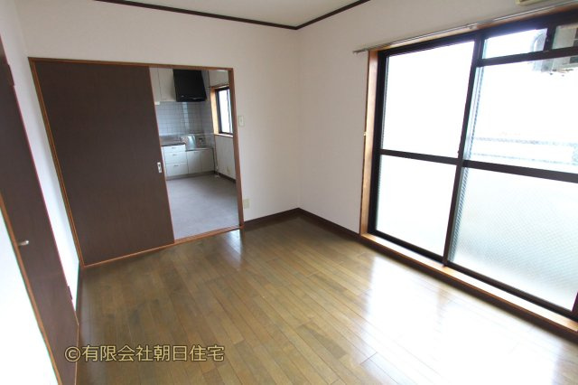 ウエストヒルの洋室