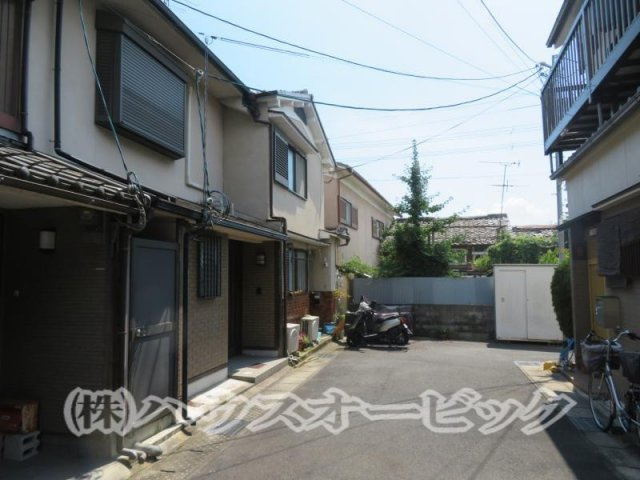 宇治市 五ケ庄芝ノ東 中古テラス（リフォーム歴あり・駅近・オール電化・空家）の外観