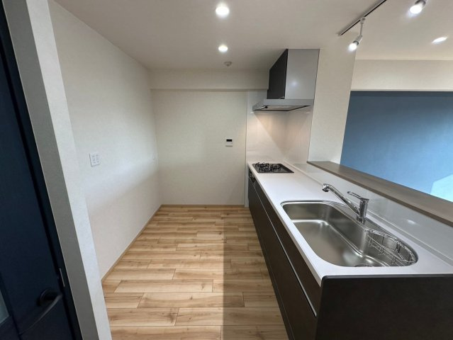 グランドメゾン茶屋ヶ坂のキッチン|広々スペースでご家族や友人と一緒にキッチンに立ってお料理が作れます♪