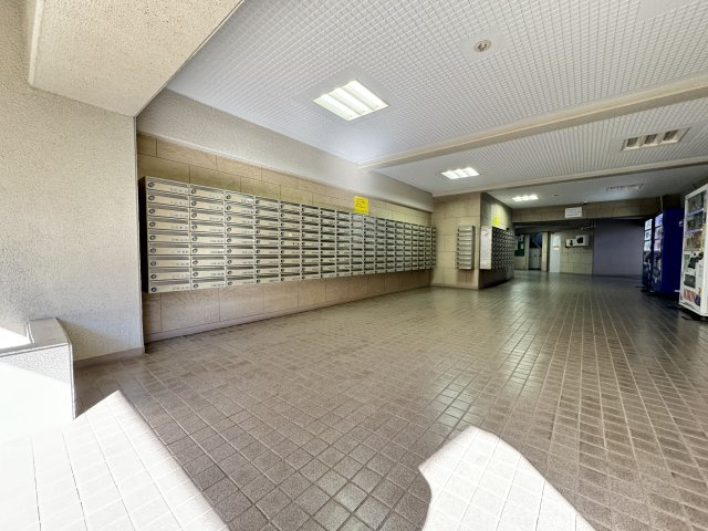 南砂町グリーンハイツ2号棟のエントランス|メールボックスコーナー