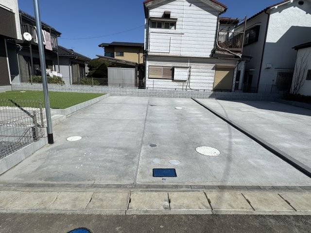 松戸市古ケ崎３丁目新築戸建【古ヶ崎小学校：7分】の駐車場|H号棟駐車スペース・並列２台駐車可