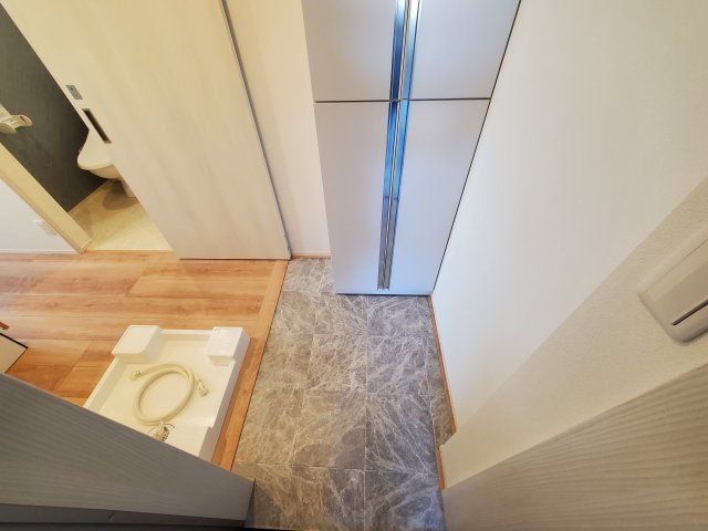 【玄関】 | FOREST IWATSUKI | 収納もある玄関です