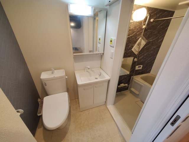 【洗面所】 | FOREST IWATSUKI | 忙しい朝には欠かせない洗面所です