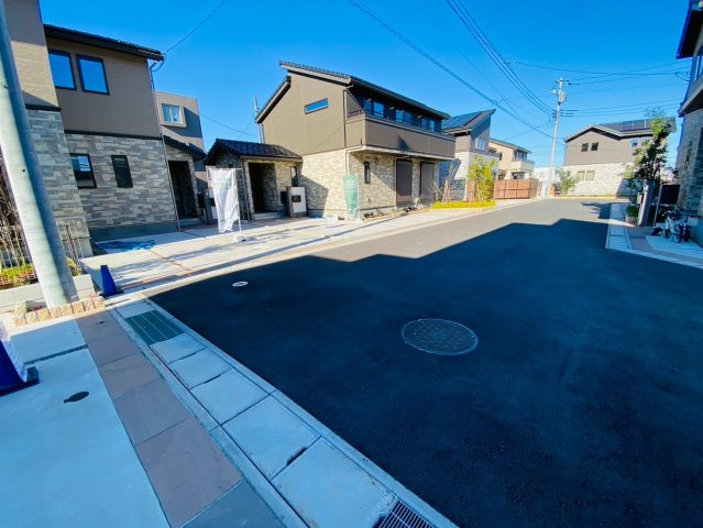 ウィザースガーデン成田公津の杜駅の前面道路含む現地写真