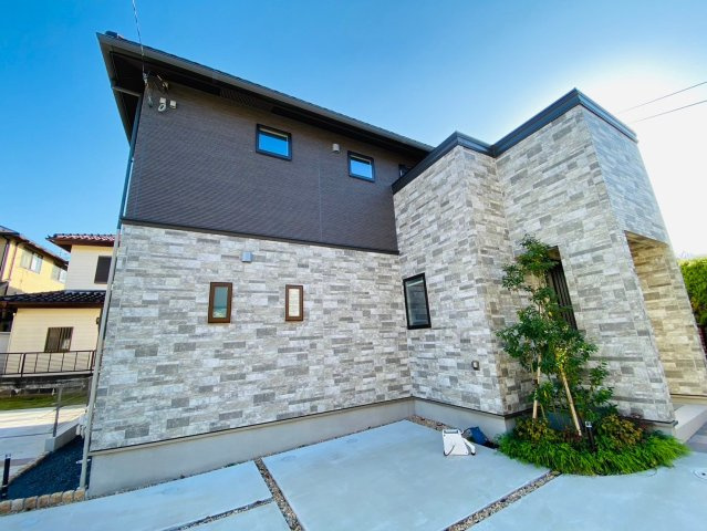 ウィザースガーデン成田公津の杜駅の外観