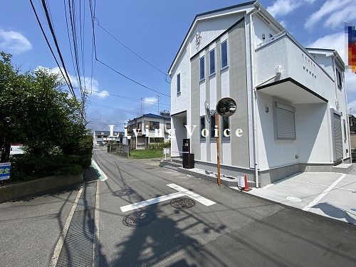 【前面道路含む現地写真】 | 【仲介手数料０円】厚木市棚沢2期　中古一戸建て | 厚木市棚沢2期　中古一戸建て