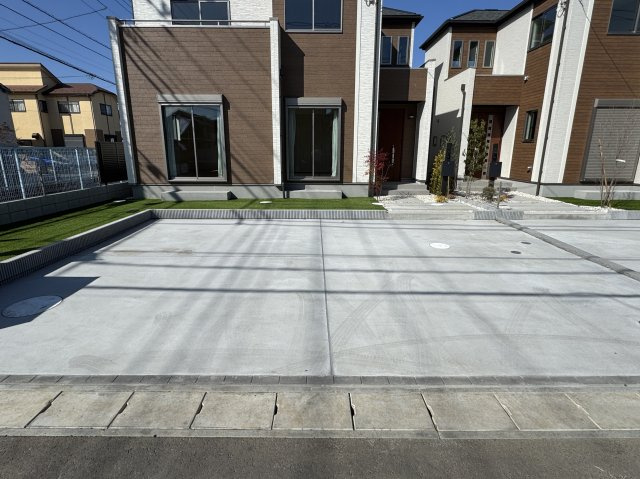 松戸市古ケ崎３丁目新築戸建【古ヶ崎小学校：7分】の駐車場|K号棟駐車スペース・並列2台駐車可