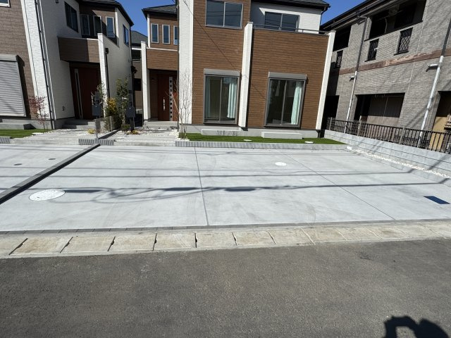 松戸市古ケ崎３丁目新築戸建【古ヶ崎小学校：7分】の駐車場|L号棟駐車スペース・並列2台駐車可