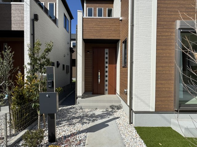 松戸市古ケ崎３丁目新築戸建【古ヶ崎小学校：7分】のエントランス|エントランス・玄関ポーチ