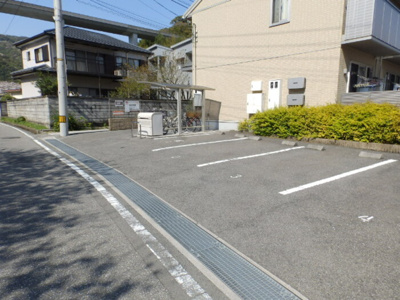 【駐車場】 | ルミエールあぞの | 敷地内駐車場