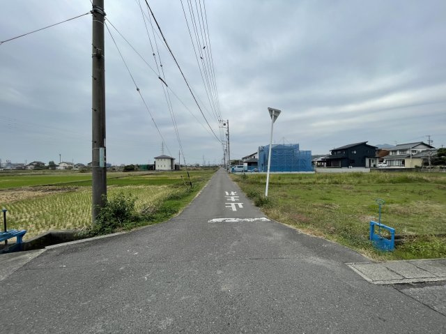 ６４４０１　岐阜市岩地２丁目土地の前面道路含む現地写真