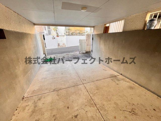 大垣内町１丁目戸建　賃貸の駐車場|駐車場です