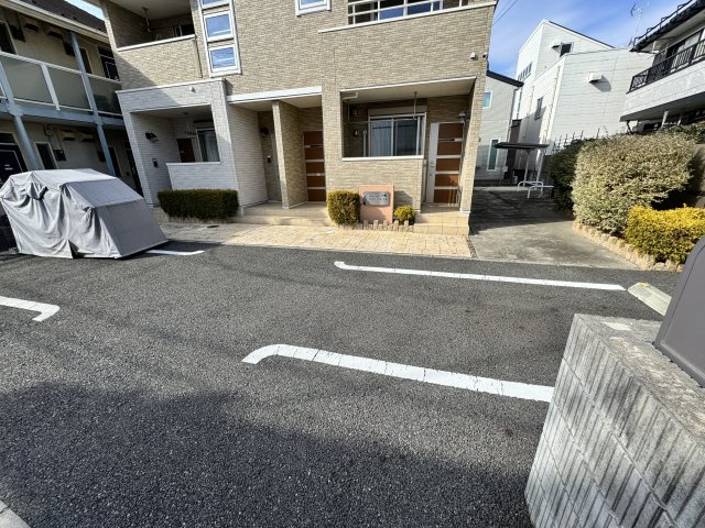 メゾン・ソレイユの駐車場